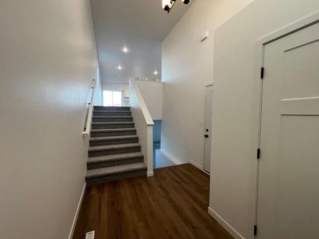 Photo - 3830 33rd St S