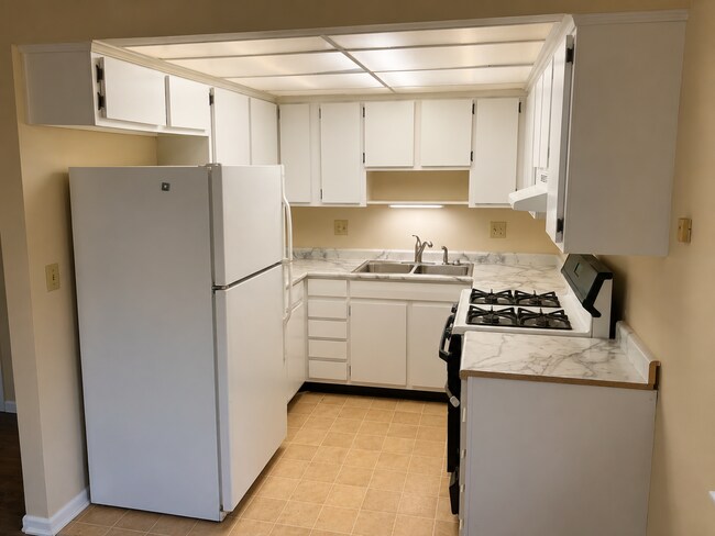 Photo - 104 E Pine Ave