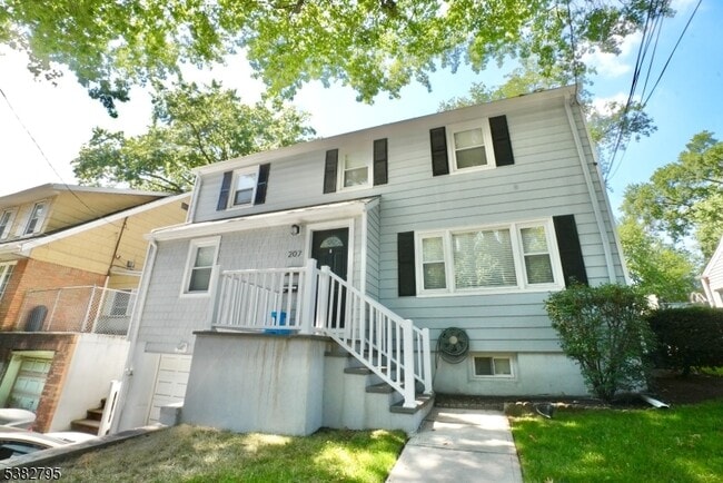 Building Photo - 207 Franklin Ave Rental