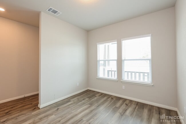 Photo - 13511 Emerson Wy