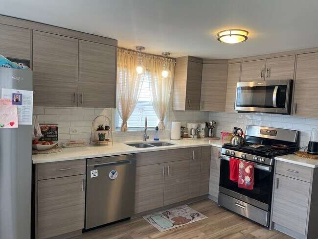 Photo - 2539 N 75th Ct Unidad 2