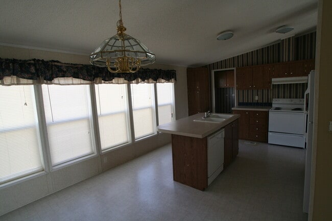 Photo - 3 bedroom in centralized location