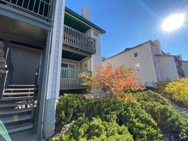 Building Photo - One Bedroom Condo with Mountain Views Unit 158