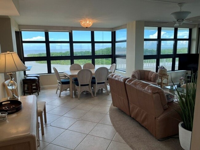 320 Seaview Ct