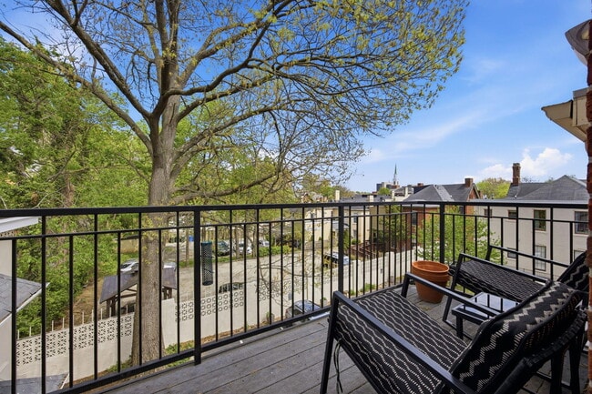 261 S Limestone Unit 303