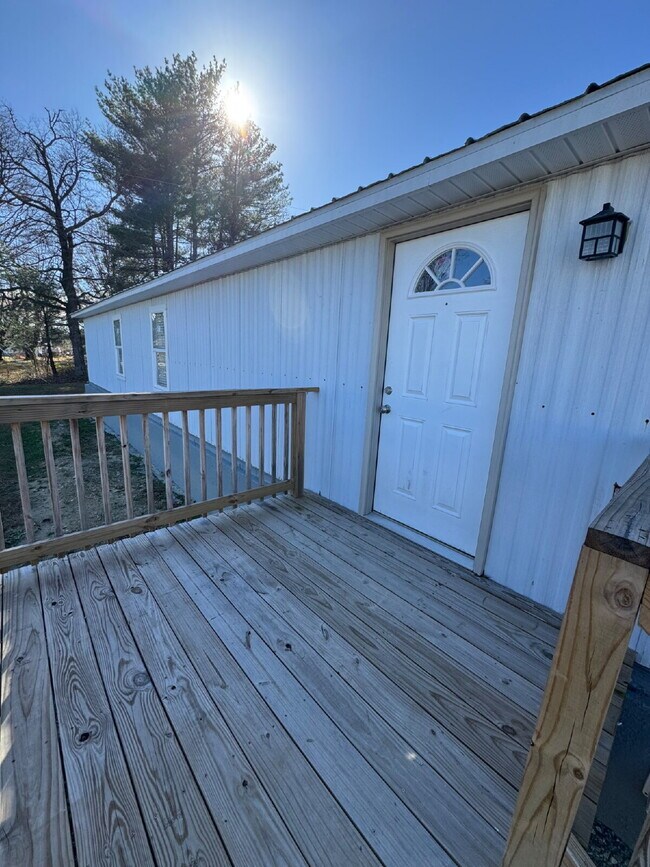 Building Photo - 40 Friendly Cir