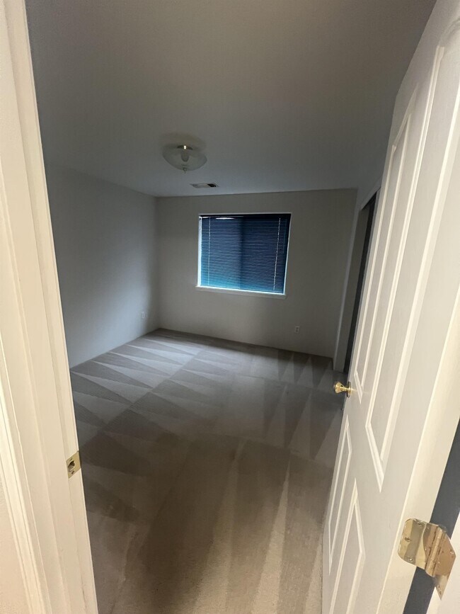 Photo - 1740 Louise Ave