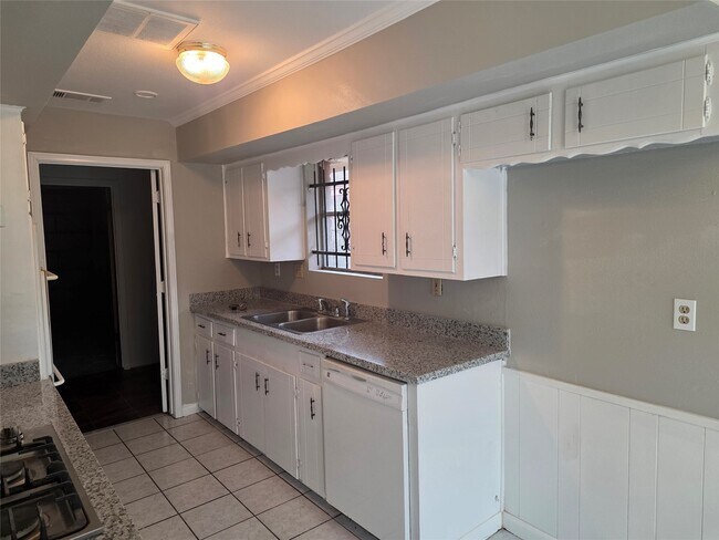 Photo - 9626 Guest St