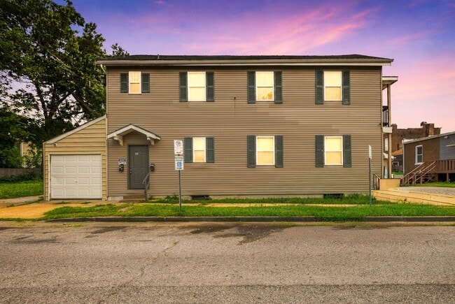 Building Photo - 511 Schirmer St Unit 511 Schirmer St-2nd Floor