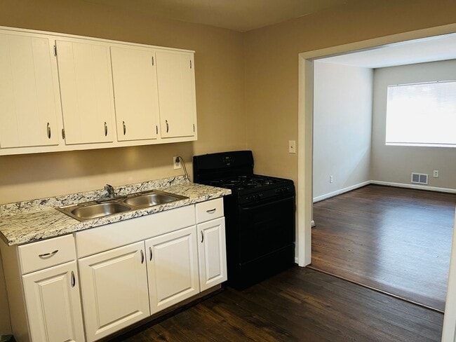 Photo - 3041 North St Unit 3043 North St -  B