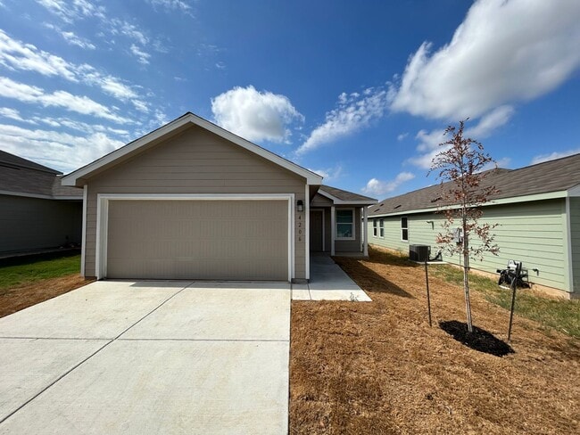 Photo - *COMING SOON* 3 Bedroom / 2 Bath Home Near Brauning Lake Park!