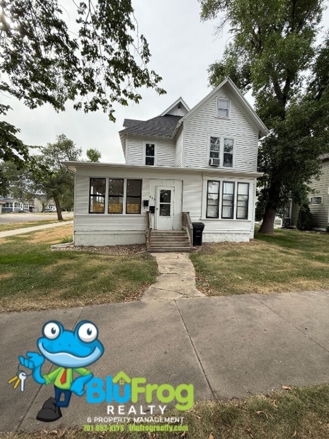 Building Photo - 605 Central Ave N Unit DB - 605 Upper
