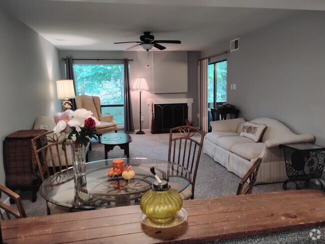 Building Photo - 10136 Iron Mill Rd Unit Hideaway Rental