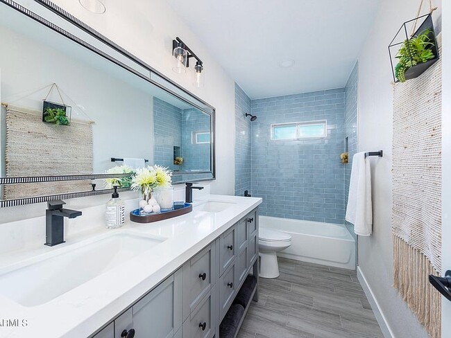 Photo - 2040 E Monte Vista Rd Unit Room 3