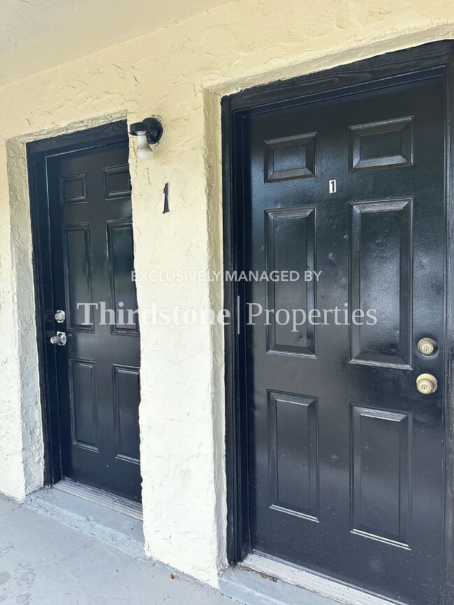 Photo - 1819 W 6th St Unit 4