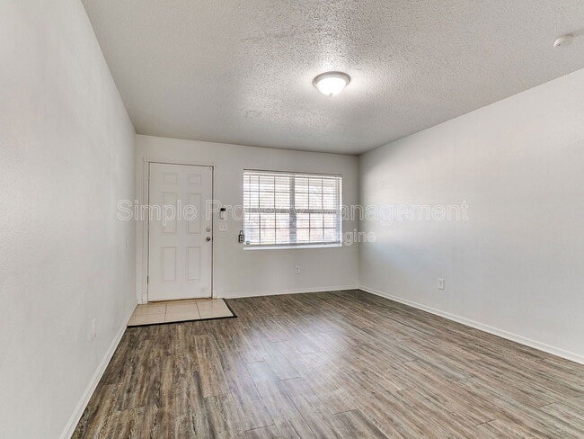 Photo - 9524 McIntosh Ave