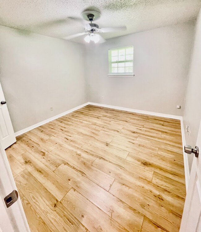 Photo - 28960 Highland Dr Unit B