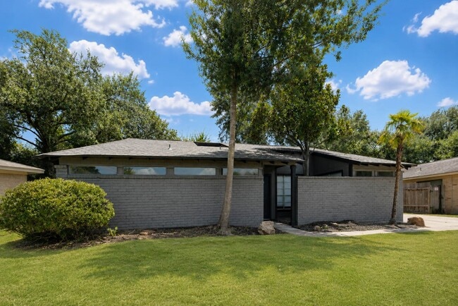 15811 Pathfield Dr