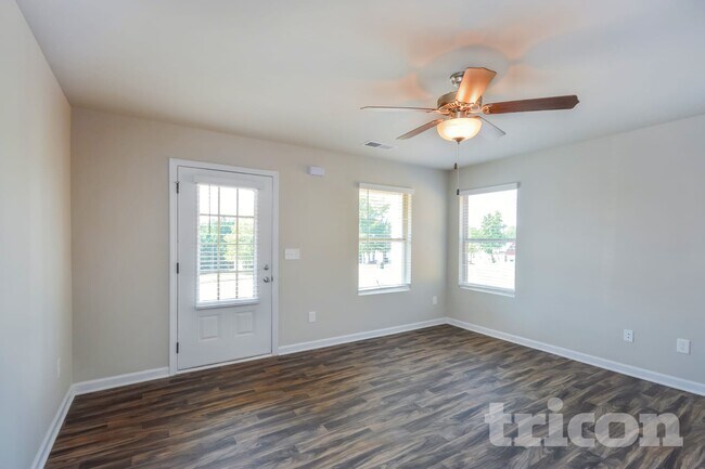 Photo - 35 Ascott Trace