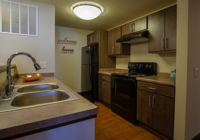 Photo - Washington School Apartments