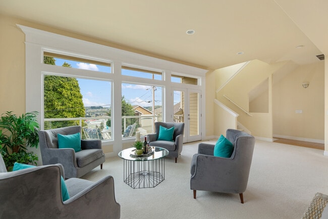 Photo - 351 Lind Ave NW