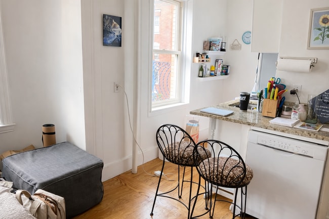 Building Photo - 108 Myrtle St Unit 6