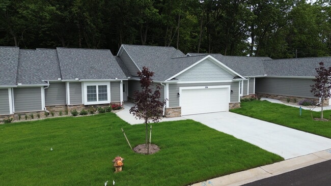 2130 Carriage Hill Cir