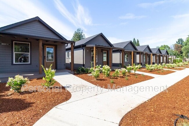 Building Photo - 8005 NE 32nd St