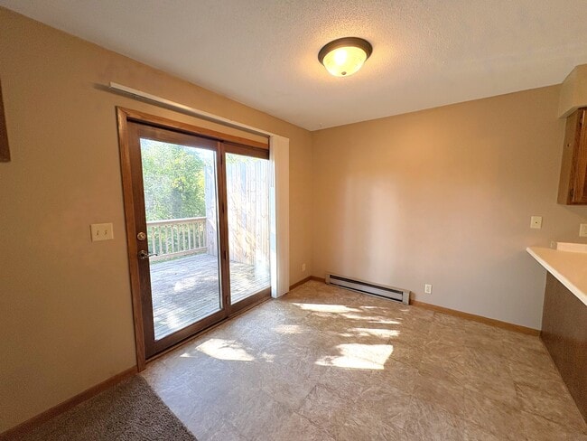Photo - 632 Saxonwood Rd