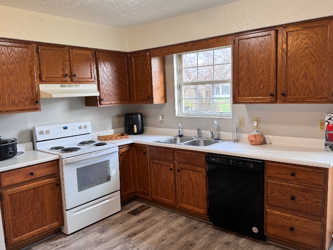 Photo - 91 Dickey Ave