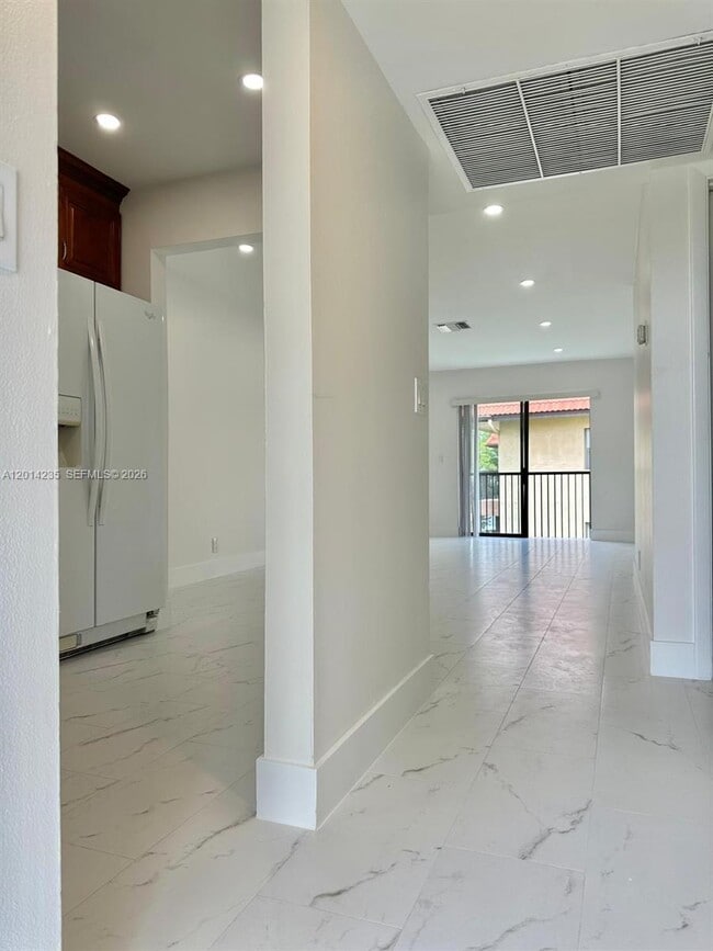 Building Photo - 21911 Lake Forest Cir Unit 202