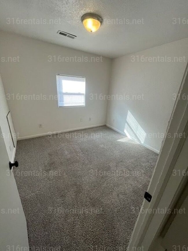 Photo - $1100 - 3 bed 2 bath - Single Family Home *COMING SOON*