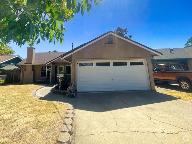 Building Photo - Recently updated 3 bedroom 2 bath Fremont ... Rental