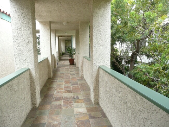 Photo - 502 San Vicente Blvd Unit Kim