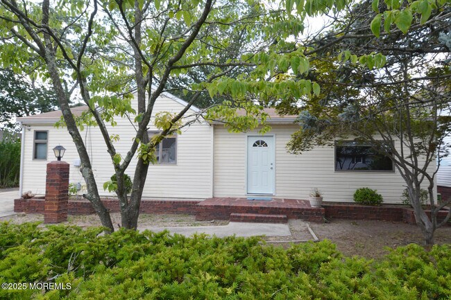 Photo - 1111 River Ave