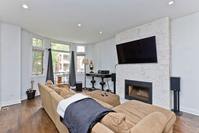 Photo - 857 W Wrightwood Ave Unidad 1