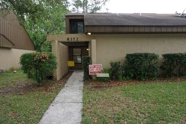 Building Photo - 2 bedroom townhome on Westside