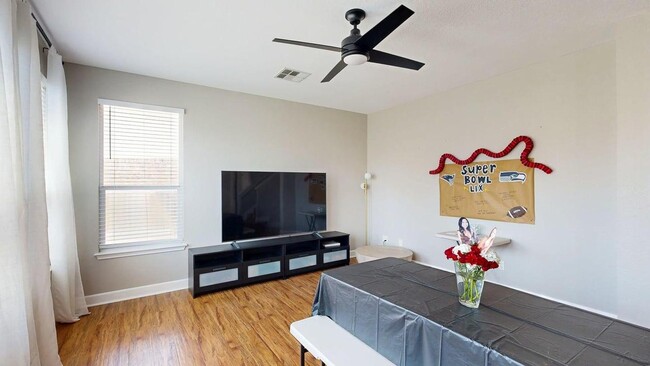 Photo - 2105 Huxley Ln