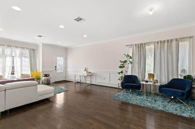 Photo - 1627 John St Unit A