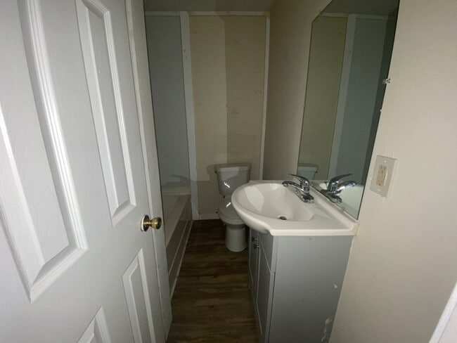 Photo - 302 Oak St