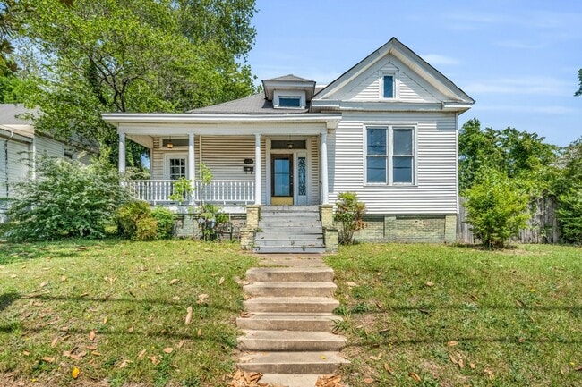 Building Photo - 1425 College St