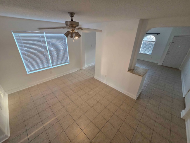 Photo - 1033 Lakeview Ct