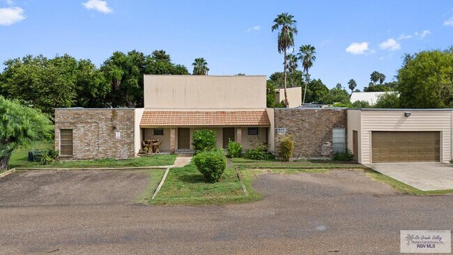Photo - 805 Continental Dr Unidad #3