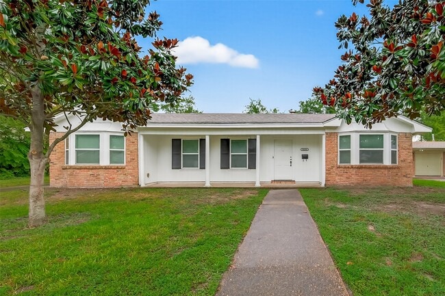 Building Photo - 8210 Edgemoor Dr Rental
