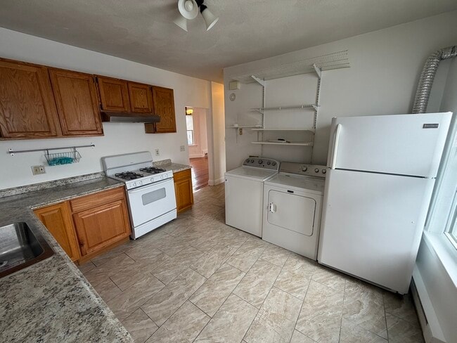 Building Photo - 44 Francis St Unit 3