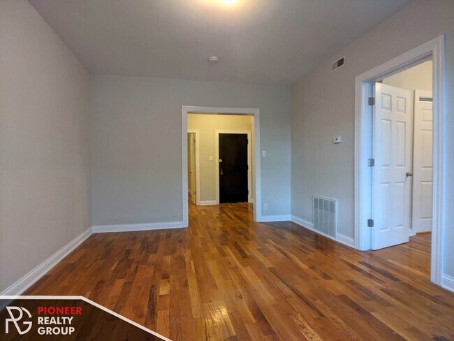 Photo - 3904 N Janssen Ave Unit 3