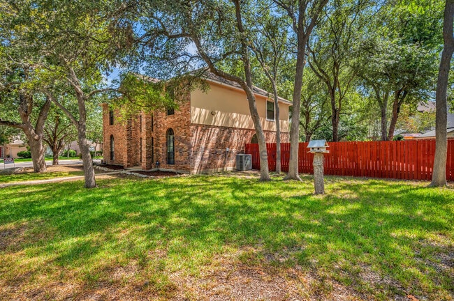 Photo - 2326 Oak Castle