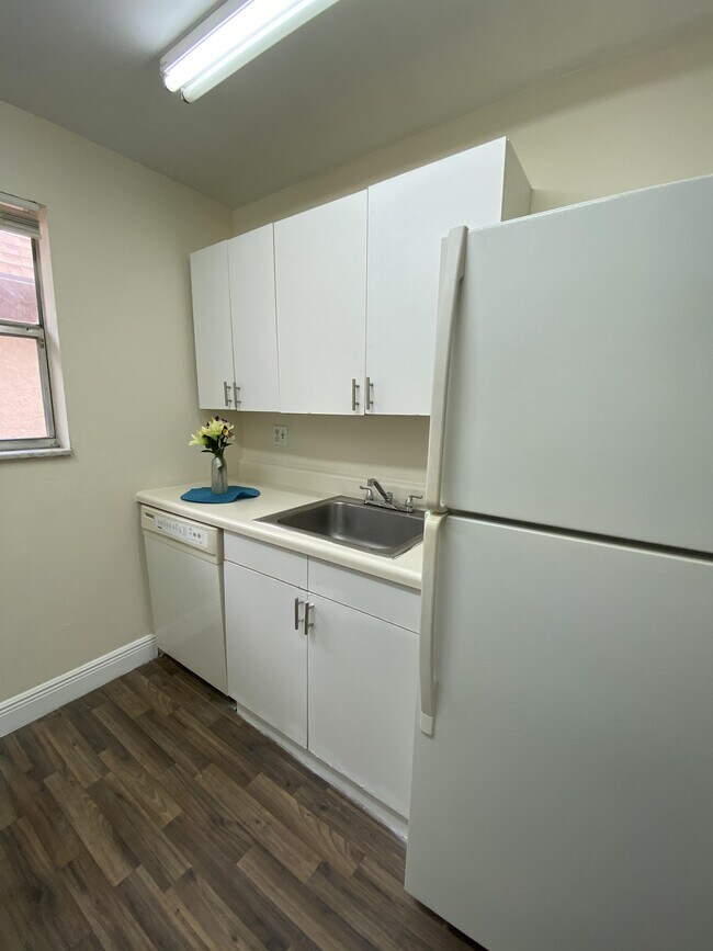 Photo - 450 SW 2nd Ave