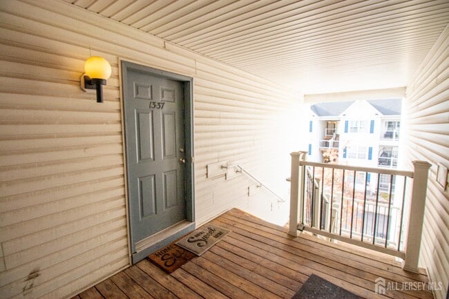 Photo - 1337 Waterford Dr