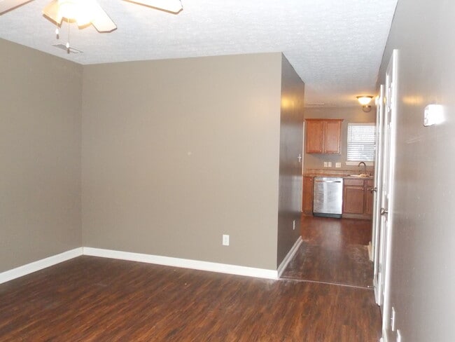 Photo - 180 Coachman Ct